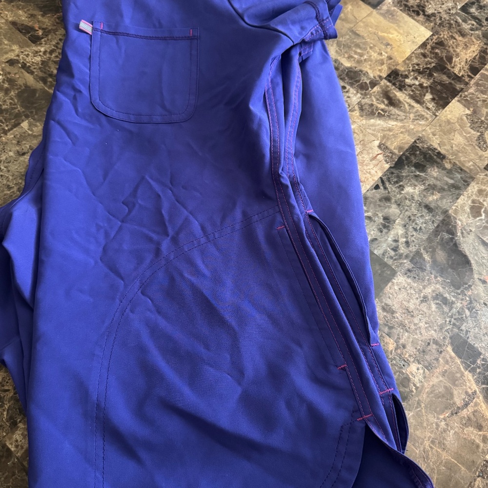 Scrub set